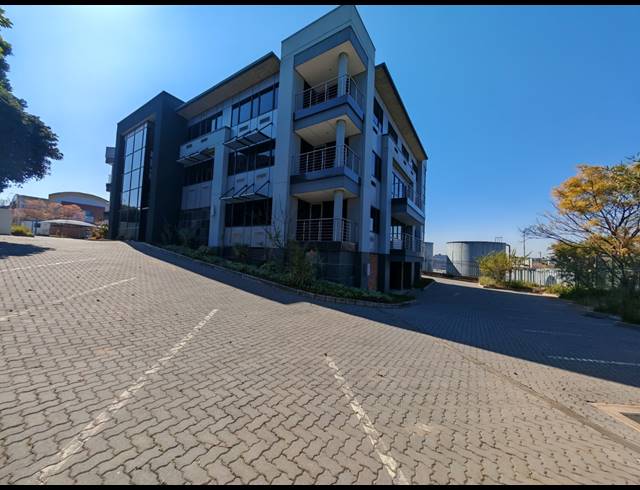 572M² OFFICE TO LET IN RANDJESPARK